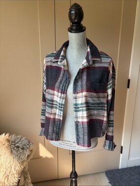 American Eagle size medium crop flannel 60% cotton long sleeve shirt NWT